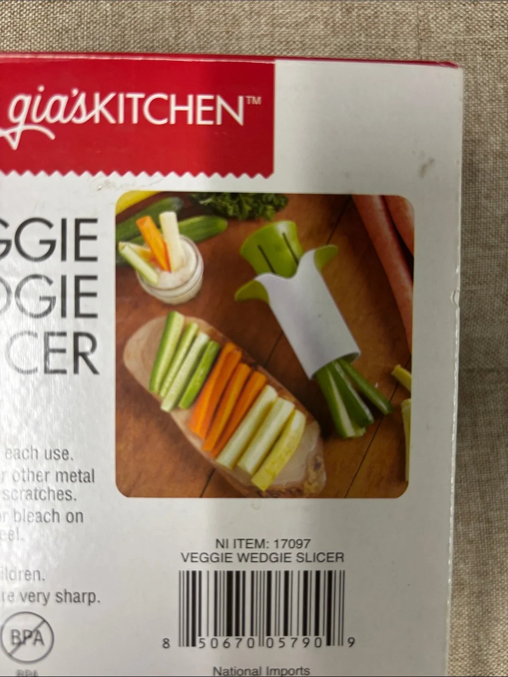 gia's KITCHEN Veggie Wedgie Slicer - White & Green
